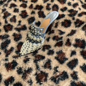 #25032 Frosted Fantasy (Slipper)